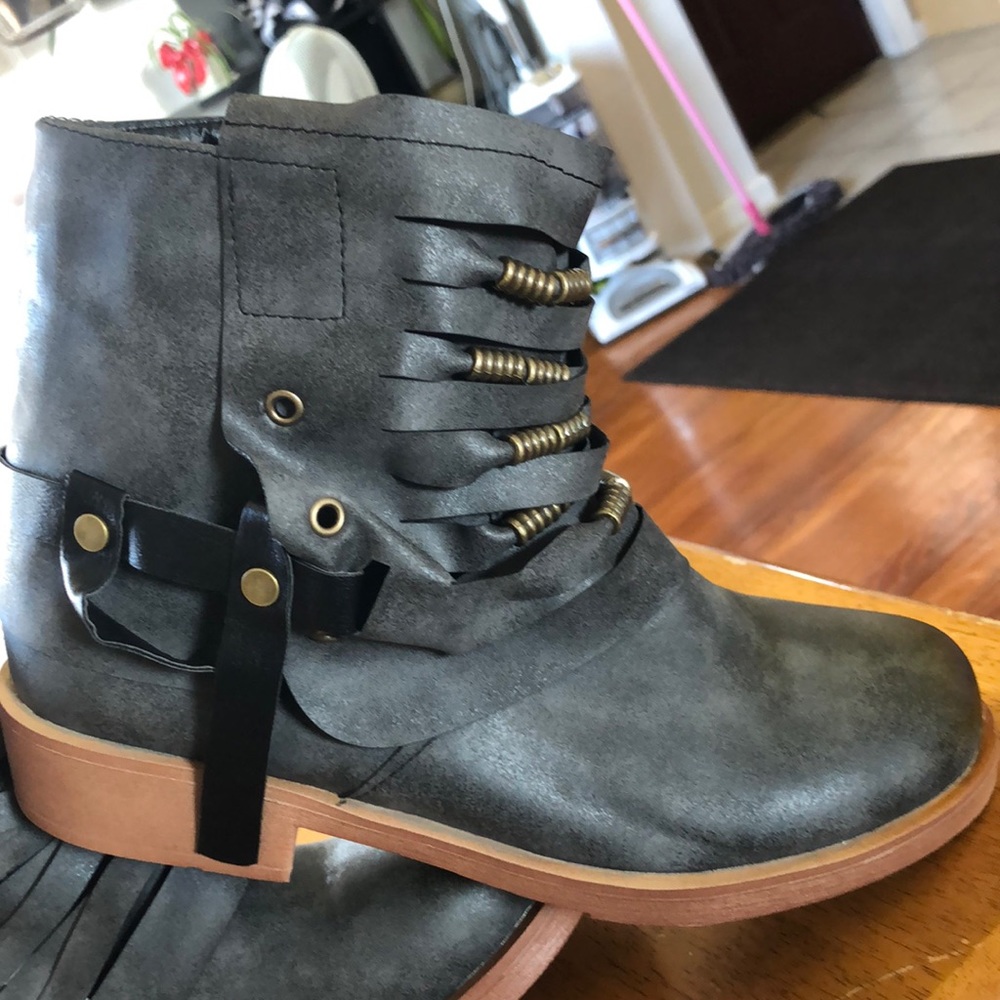 Gray fashion boot